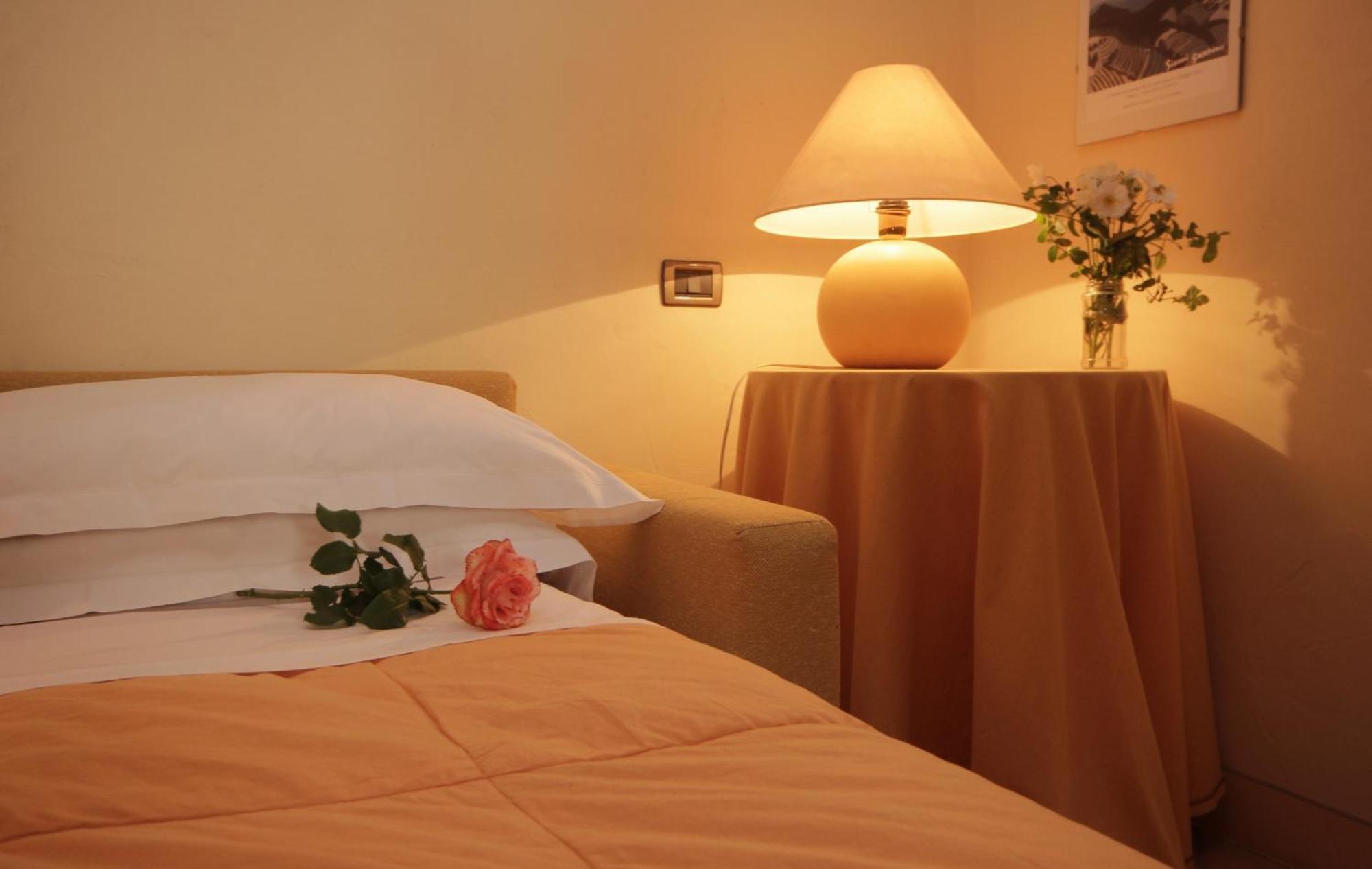 Hazelnut Valley Guarene Room photo