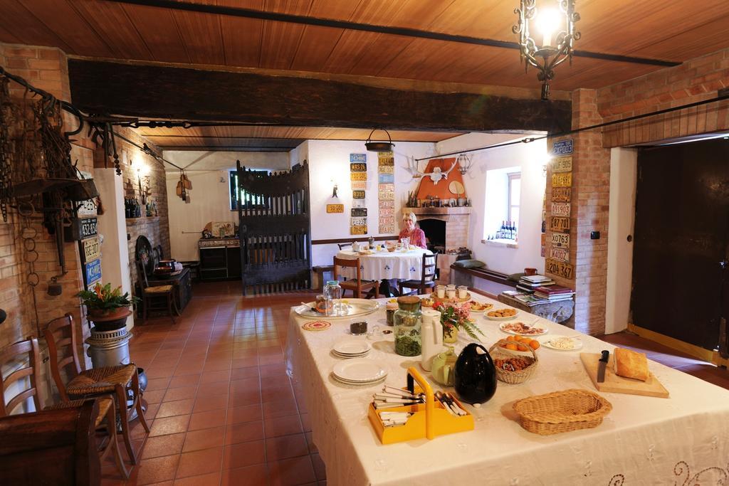 Hazelnut Valley Guarene Room photo